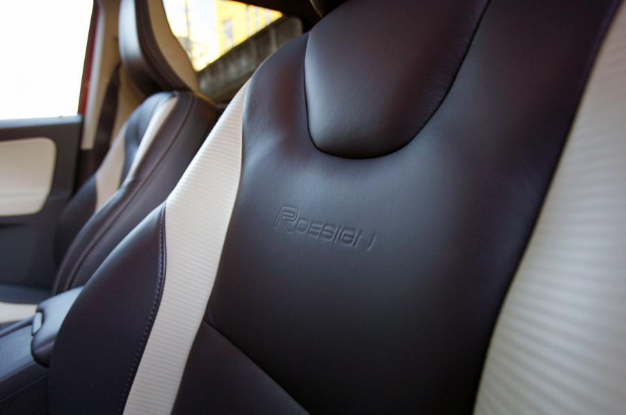  Volvo XC60 R-Design 2011 года  (фото 19 из 32)